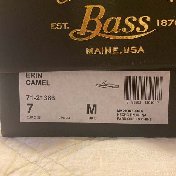 Bass camel slip ons size 7 worn only a few times - Picture 2 of 3